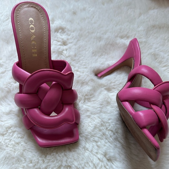 Coach sandal size 5 wore once - Picture 3 of 6